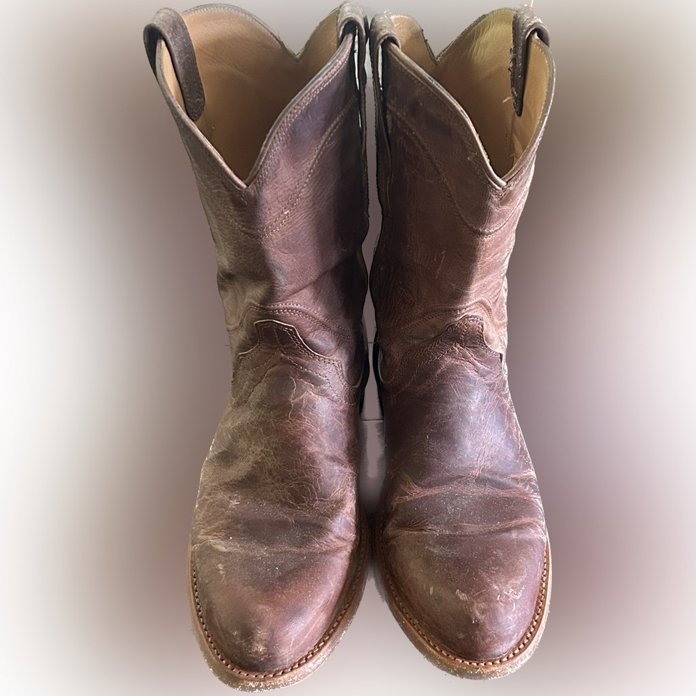 Tecovas mens boots, “The Earl” style. Scotch color in goat skin material. Size 9